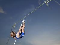 哈兰德连续二十场比赛得分超过刷新纪录，皇家马德里不断突破！赛场气氛高涨