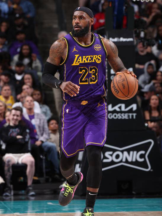 包含湖人险胜关键时刻神级表现,逆转取胜关键表现点燃全场!的词条 包含湖人险胜关键时刻神级表现,逆转取胜关键表现点燃全场!的词条